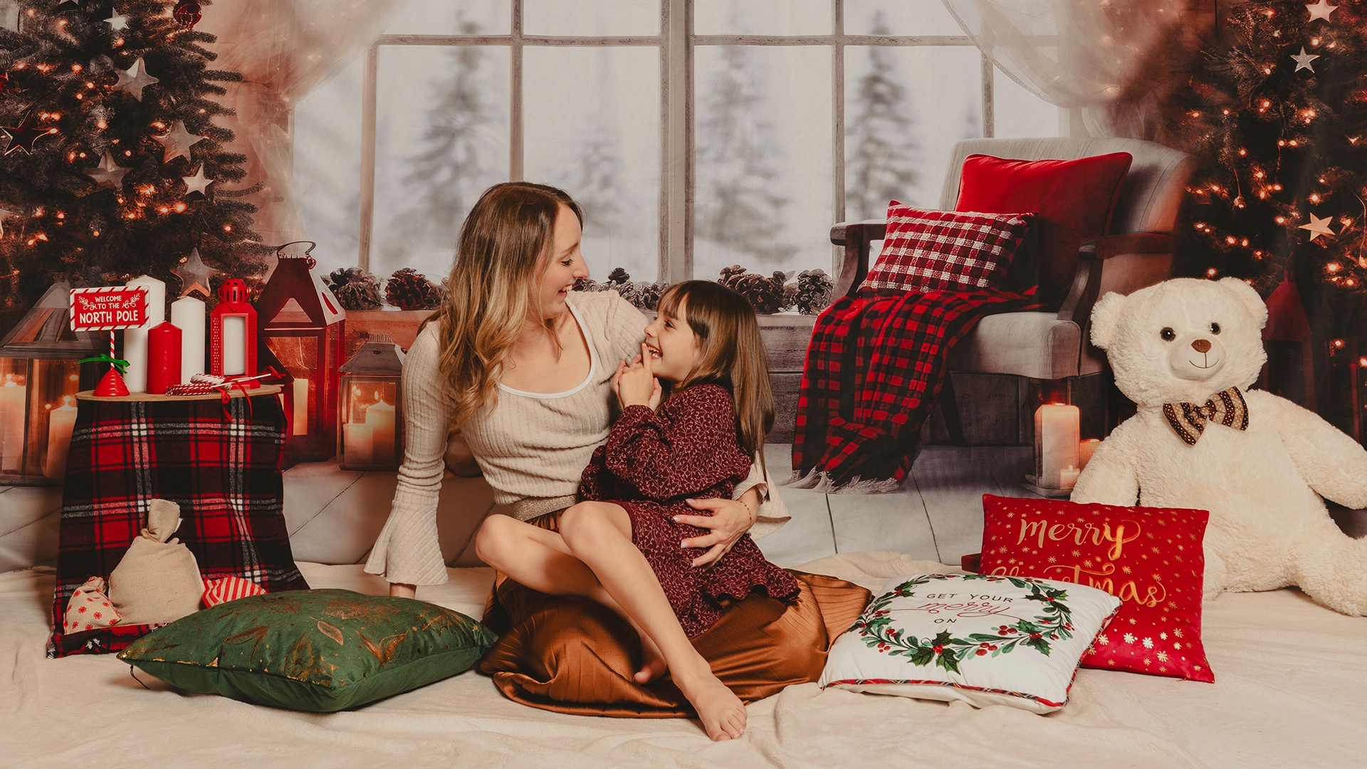 Shooting Noël — famille près du sapin